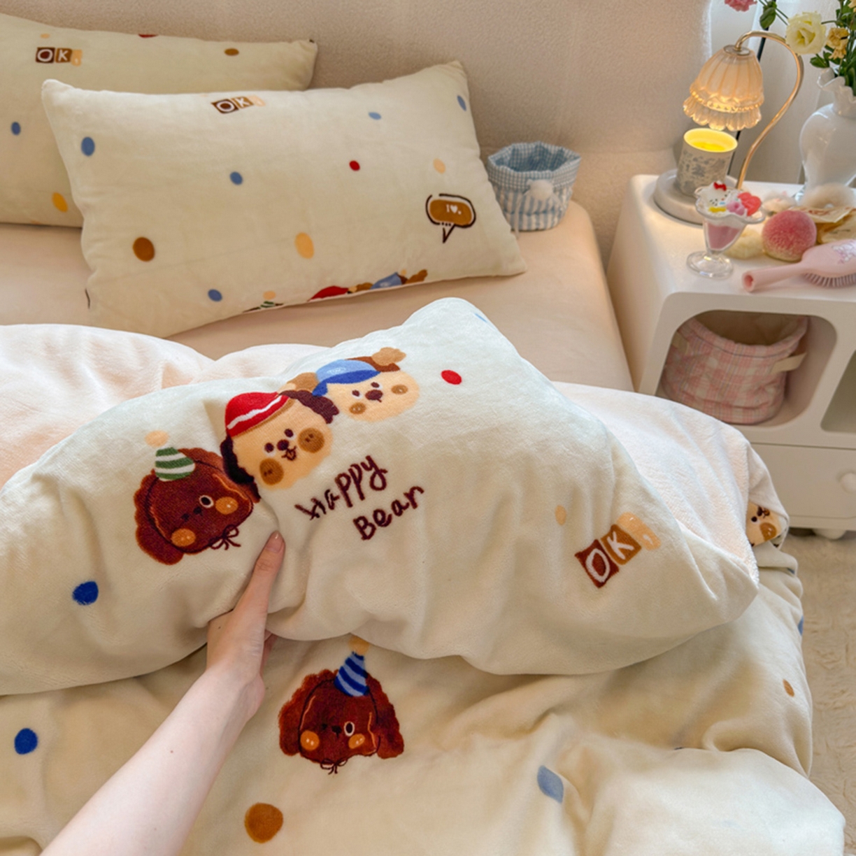 91家纺网 家纺一手货源 找家纺 欧妮家纺 2025新款A类牛奶绒印花四件套 汪汪狗