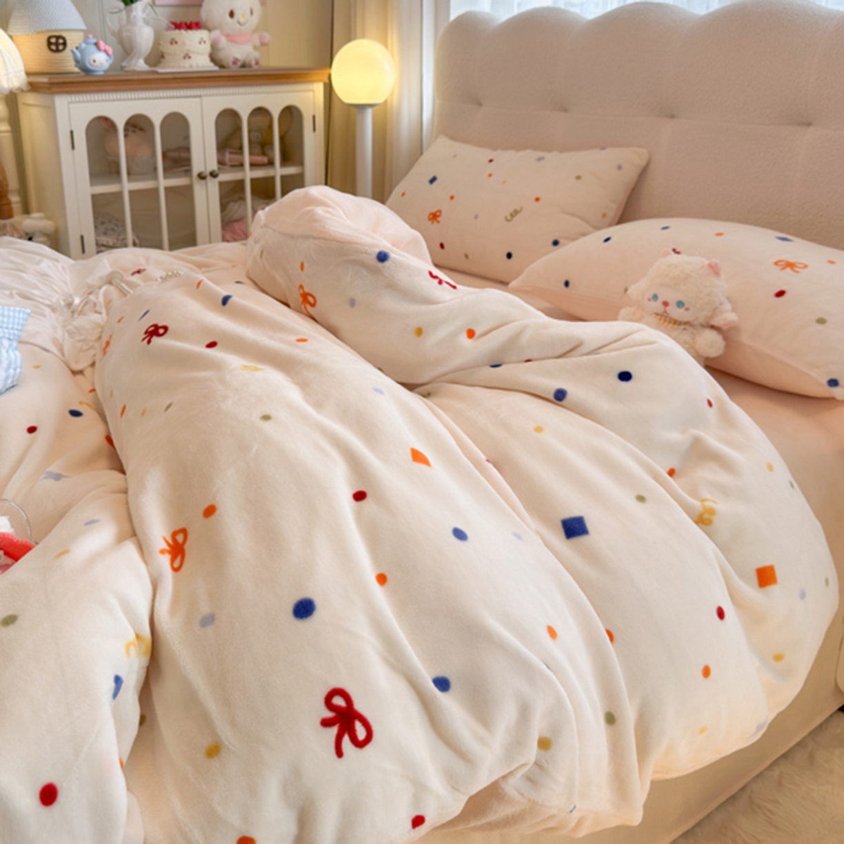 91家纺网 家纺一手货源 找家纺 欧妮家纺 2025新款A类牛奶绒印花四件套 五彩斑斓