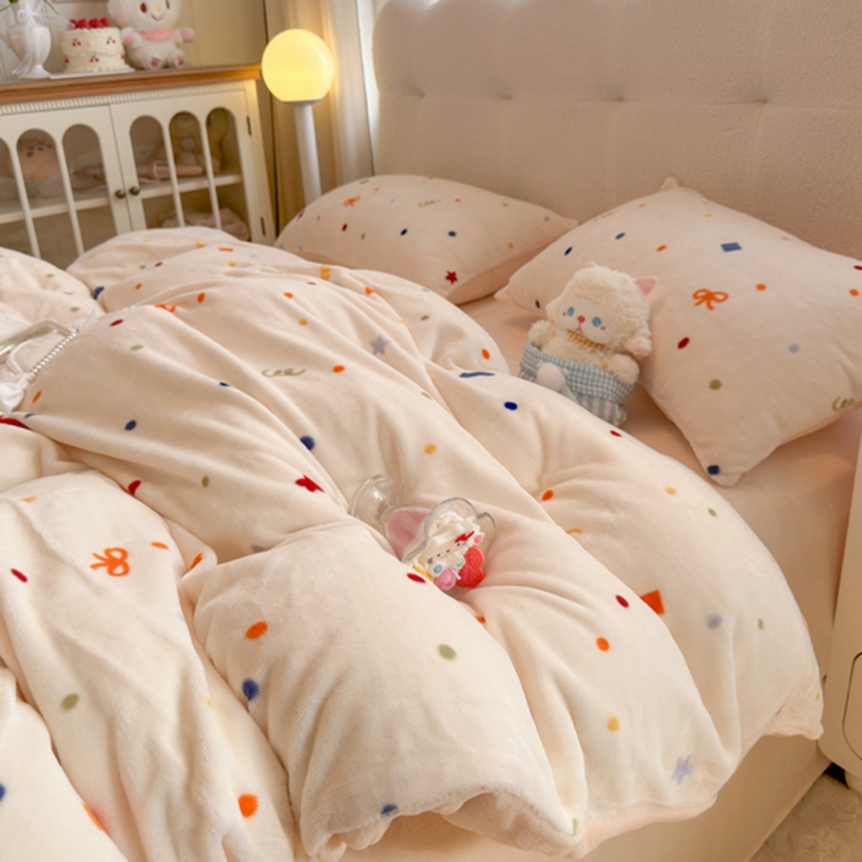 91家纺网 家纺一手货源 找家纺 欧妮家纺 2025新款A类牛奶绒印花四件套 五彩斑斓