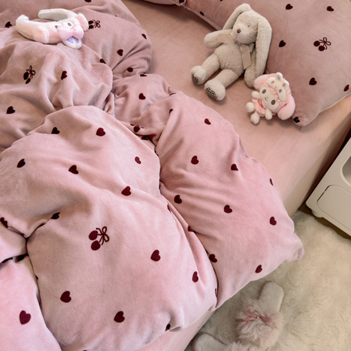 欧妮家纺 2025新款A类牛奶绒印花四件套 樱桃爱心