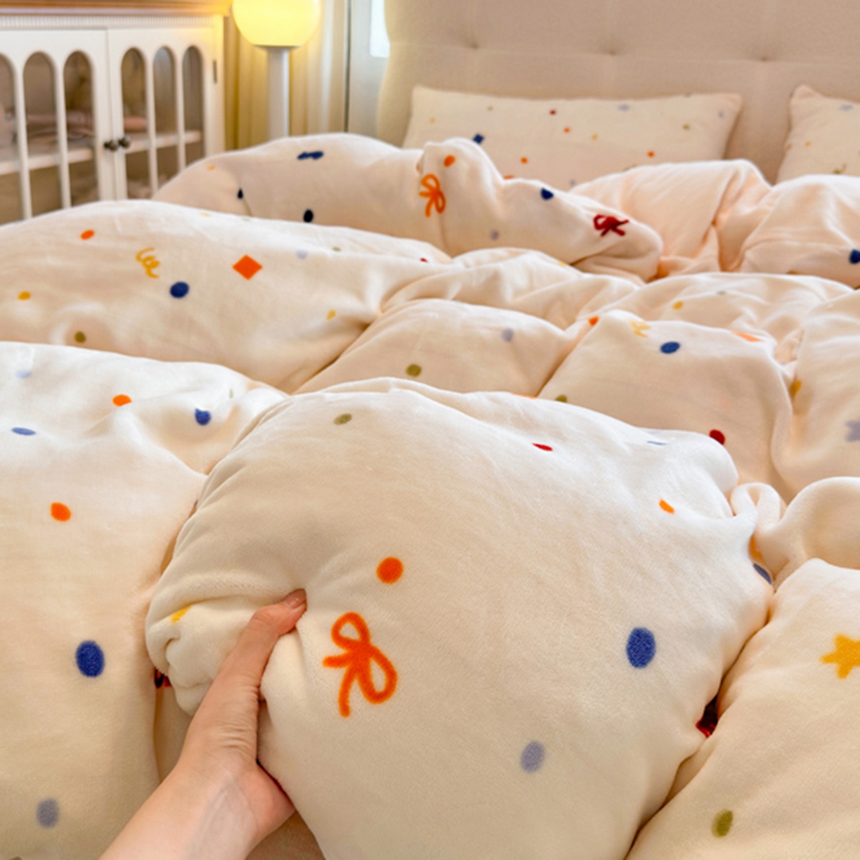 91家纺网 家纺一手货源 找家纺 欧妮家纺 2025新款A类牛奶绒印花四件套 五彩斑斓