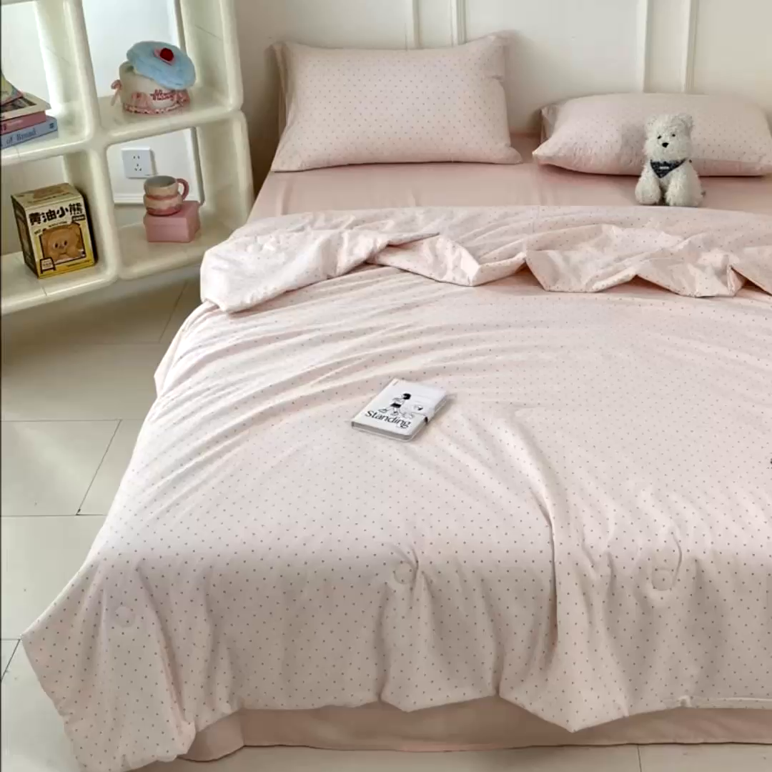 91家纺网 家纺一手货源 找家纺 一加一 2026春夏新款云小棉贴布绣花大豆夏凉被空调被夏被四件套 波点小狗