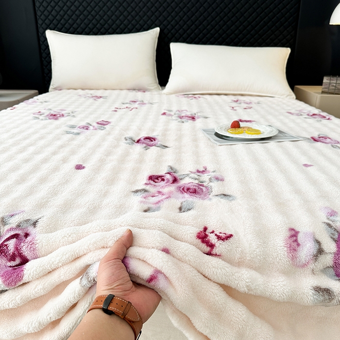 91家纺网 家纺一手货源 找家纺 欧妮家纺 2025新款亲肤舒适泡泡绒毛毯 玫瑰情缘