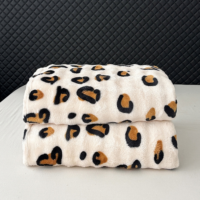 91家纺网 家纺一手货源 找家纺 欧妮家纺 2025新款亲肤舒适泡泡绒毛毯 豹纹