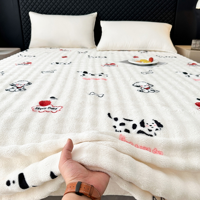 91家纺网 家纺一手货源 找家纺 欧妮家纺 2025新款亲肤舒适泡泡绒毛毯 波点萌狗