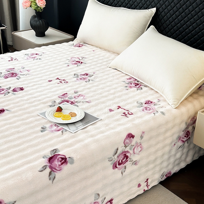 91家纺网 家纺一手货源 找家纺 欧妮家纺 2025新款亲肤舒适泡泡绒毛毯 玫瑰情缘