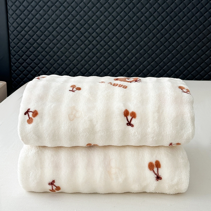 91家纺网 家纺一手货源 找家纺 欧妮家纺 2025新款亲肤舒适泡泡绒毛毯 樱桃熊