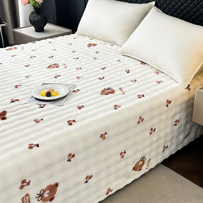 91家纺网 家纺一手货源 找家纺 欧妮家纺 2025新款亲肤舒适泡泡绒毛毯 樱桃熊