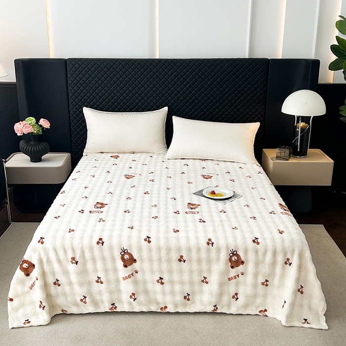 91家纺网 家纺一手货源 找家纺 欧妮家纺 2025新款亲肤舒适泡泡绒毛毯 樱桃熊