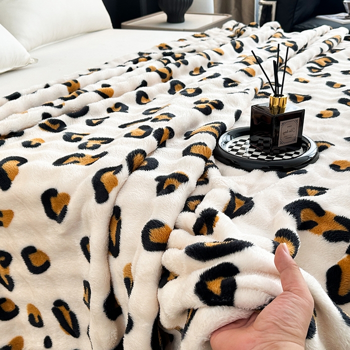 91家纺网 家纺一手货源 找家纺 欧妮家纺 2025新款亲肤舒适泡泡绒毛毯 豹纹