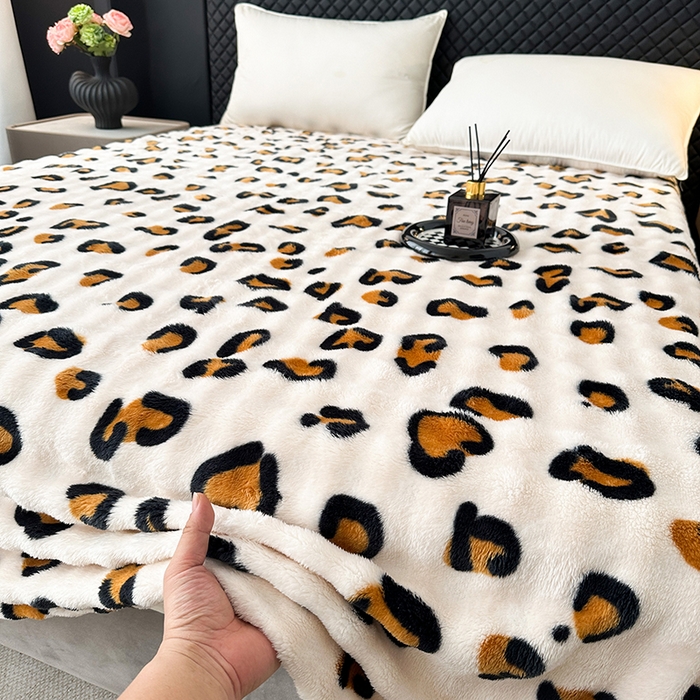 欧妮家纺 2025新款亲肤舒适泡泡绒毛毯 豹纹