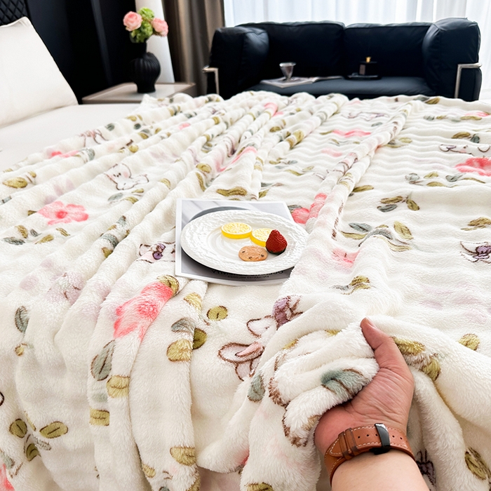 91家纺网 家纺一手货源 找家纺 欧妮家纺 2025新款亲肤舒适泡泡绒毛毯 青青小兔