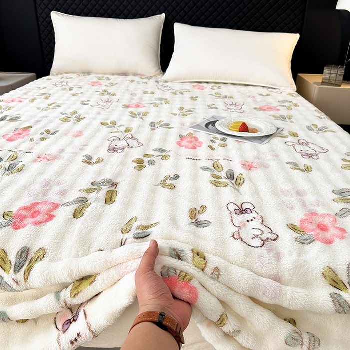 91家纺网 家纺一手货源 找家纺 欧妮家纺 2025新款亲肤舒适泡泡绒毛毯 青青小兔