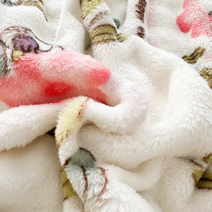 91家纺网 家纺一手货源 找家纺 欧妮家纺 2025新款亲肤舒适泡泡绒毛毯 青青小兔