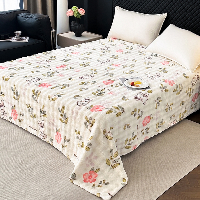 91家纺网 家纺一手货源 找家纺 欧妮家纺 2025新款亲肤舒适泡泡绒毛毯 青青小兔