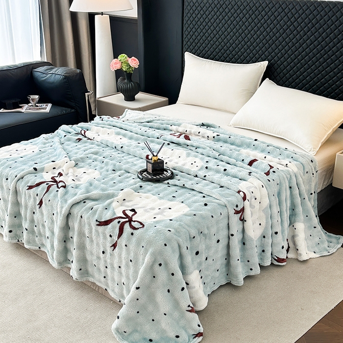 91家纺网 家纺一手货源 找家纺 欧妮家纺 2025新款亲肤舒适泡泡绒毛毯 蓝底爱心结