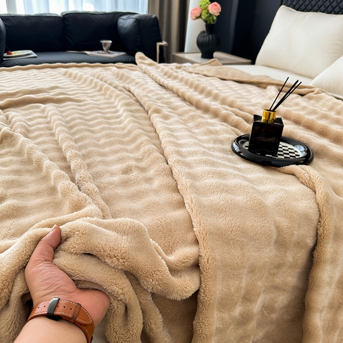 91家纺网 家纺一手货源 找家纺 欧妮家纺 2025新款亲肤舒适泡泡绒毛毯 香槟色