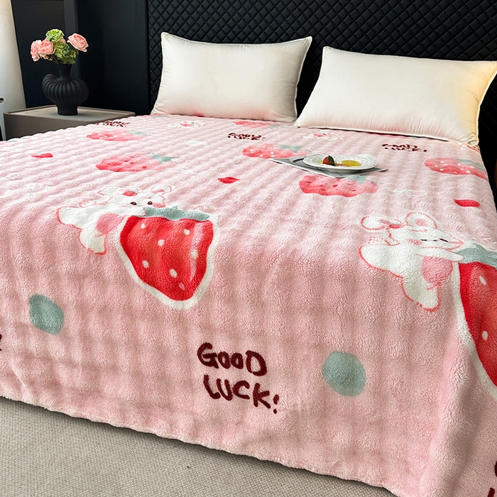 91家纺网 家纺一手货源 找家纺 欧妮家纺 2025新款亲肤舒适泡泡绒毛毯 草莓兔