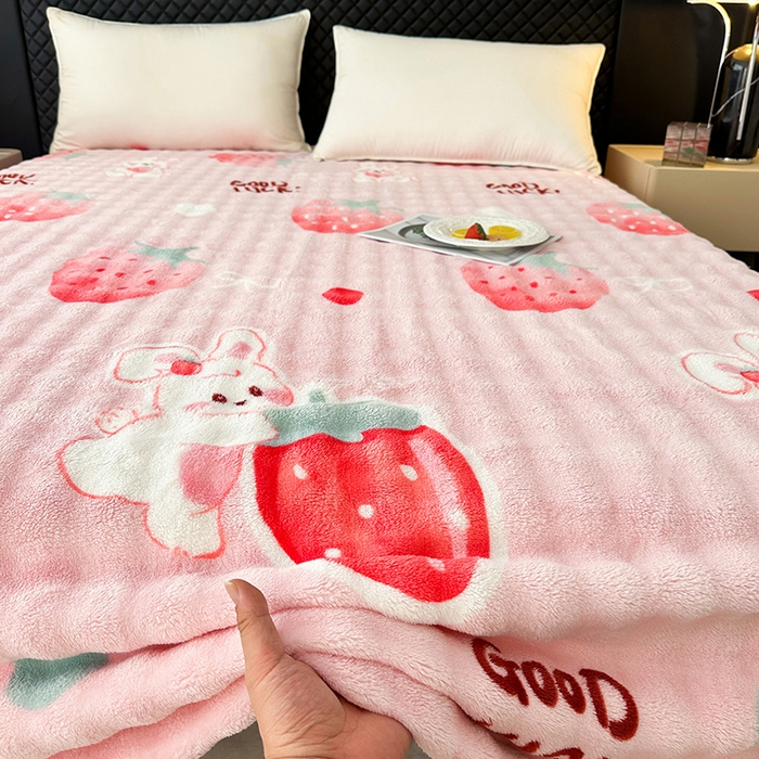 91家纺网 家纺一手货源 找家纺 欧妮家纺 2025新款亲肤舒适泡泡绒毛毯 草莓兔