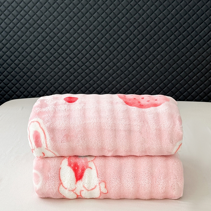 91家纺网 家纺一手货源 找家纺 欧妮家纺 2025新款亲肤舒适泡泡绒毛毯 草莓兔