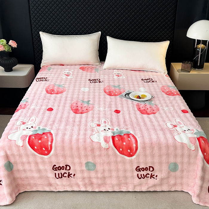 91家纺网 家纺一手货源 找家纺 欧妮家纺 2025新款亲肤舒适泡泡绒毛毯 草莓兔