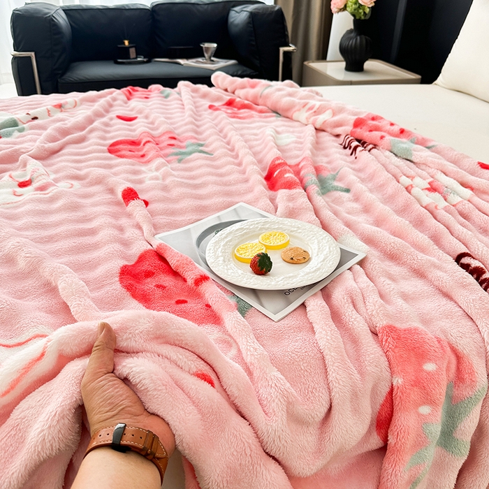91家纺网 家纺一手货源 找家纺 欧妮家纺 2025新款亲肤舒适泡泡绒毛毯 草莓兔