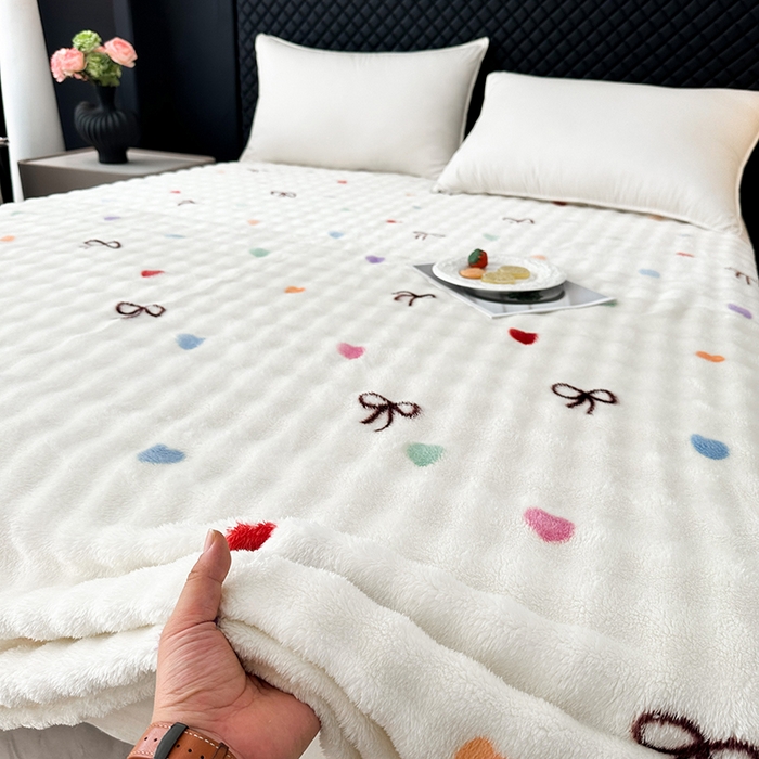 欧妮家纺 2025新款亲肤舒适泡泡绒毛毯 温馨