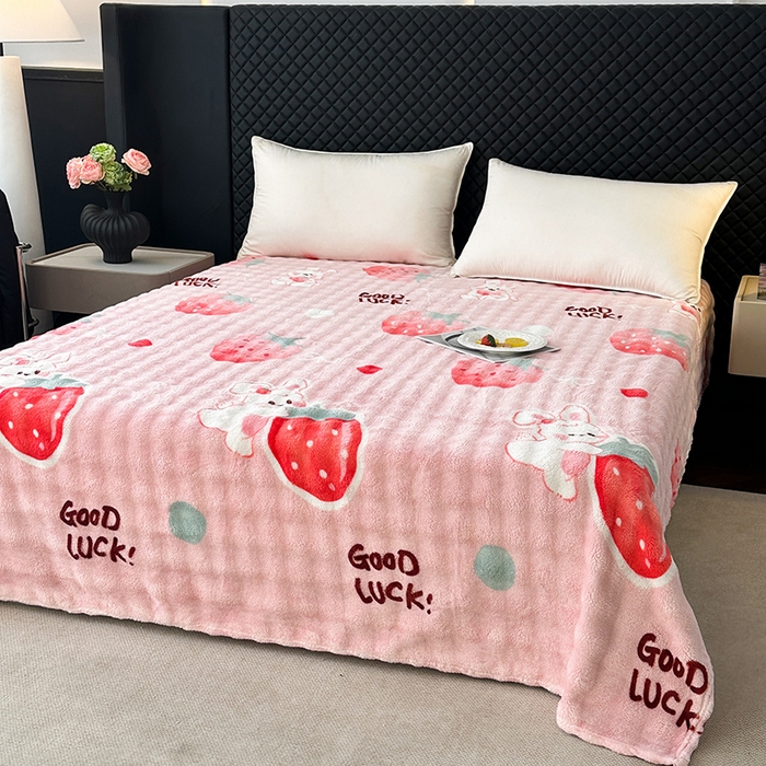 91家纺网 家纺一手货源 找家纺 欧妮家纺 2025新款亲肤舒适泡泡绒毛毯 草莓兔