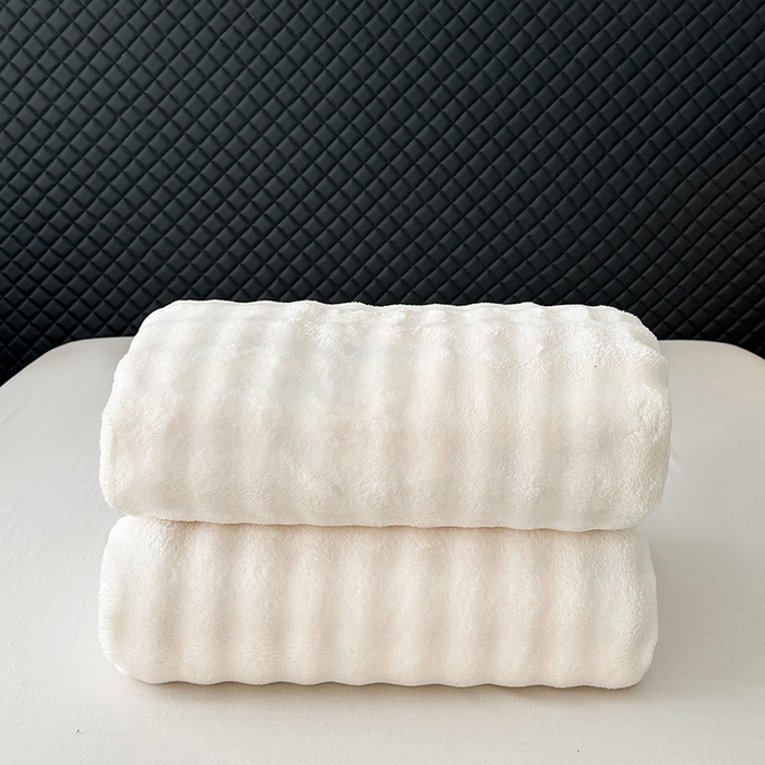 91家纺网 家纺一手货源 找家纺 欧妮家纺 2025新款亲肤舒适泡泡绒毛毯 奶白