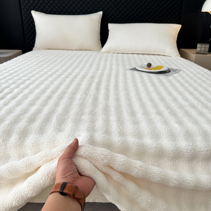 91家纺网 家纺一手货源 找家纺 欧妮家纺 2025新款亲肤舒适泡泡绒毛毯 奶白