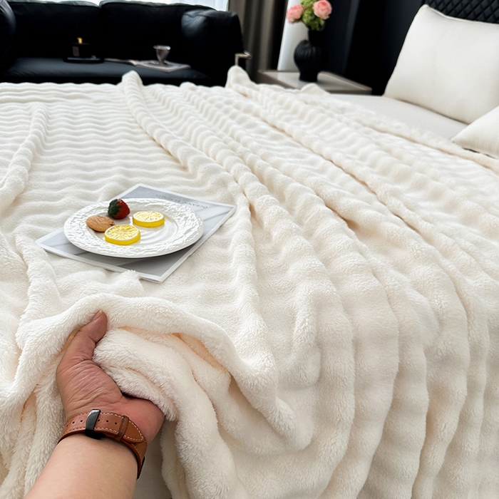 91家纺网 家纺一手货源 找家纺 欧妮家纺 2025新款亲肤舒适泡泡绒毛毯 奶白