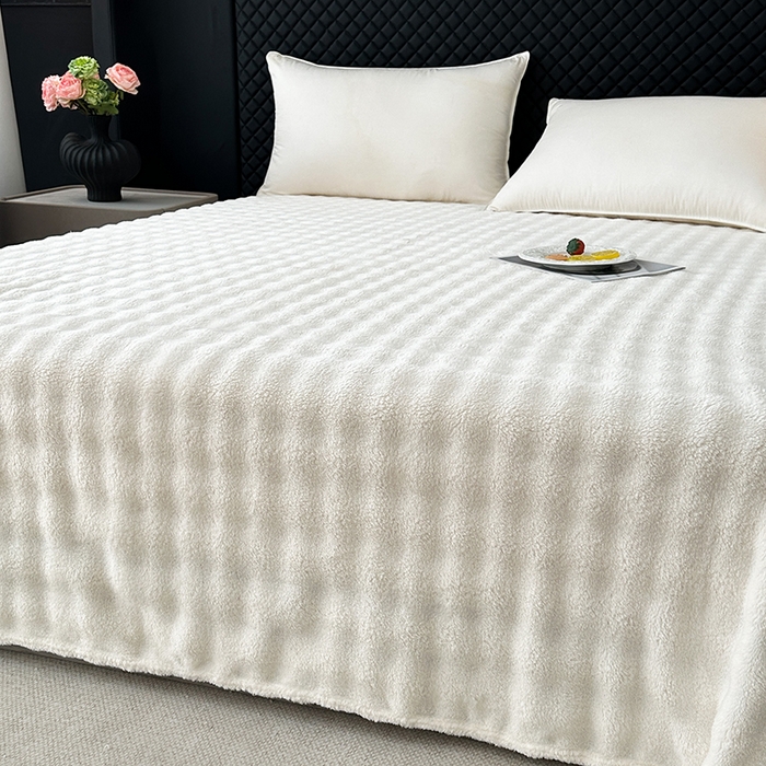 91家纺网 家纺一手货源 找家纺 欧妮家纺 2025新款亲肤舒适泡泡绒毛毯 奶白