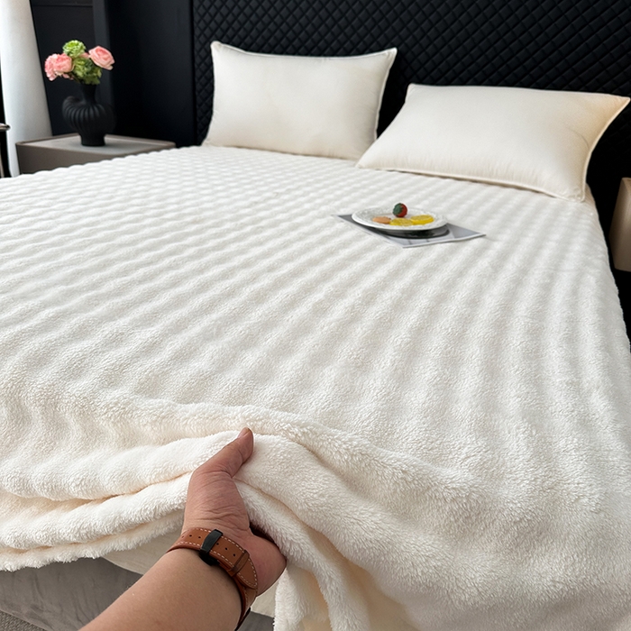 欧妮家纺 2025新款亲肤舒适泡泡绒毛毯 奶白