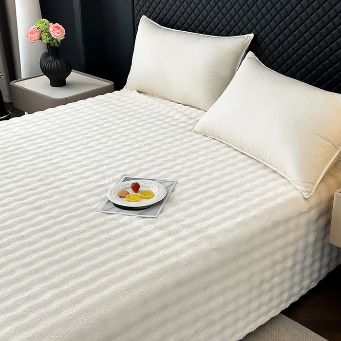 91家纺网 家纺一手货源 找家纺 欧妮家纺 2025新款亲肤舒适泡泡绒毛毯 奶白