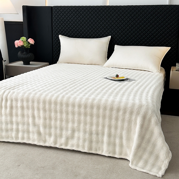 91家纺网 家纺一手货源 找家纺 欧妮家纺 2025新款亲肤舒适泡泡绒毛毯 奶白