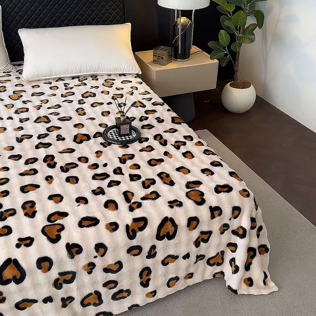91家纺网 家纺一手货源 找家纺 欧妮家纺 2025新款亲肤舒适泡泡绒毛毯 豹纹