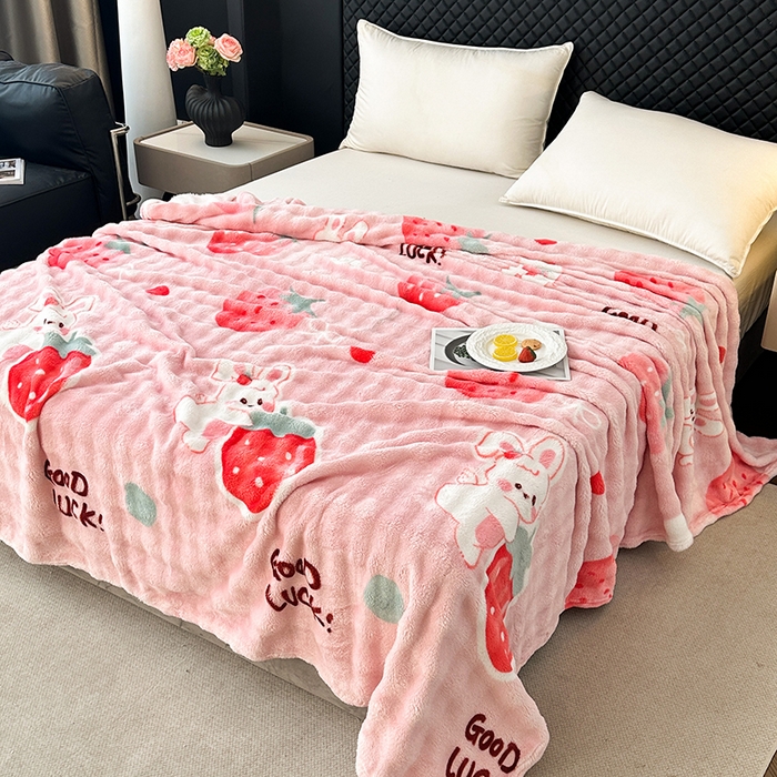 91家纺网 家纺一手货源 找家纺 欧妮家纺 2025新款亲肤舒适泡泡绒毛毯 草莓兔