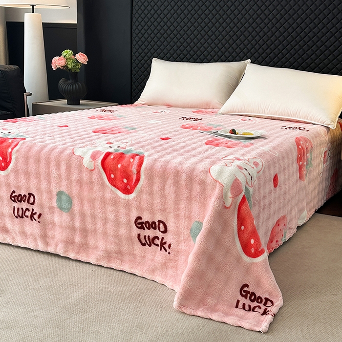 91家纺网 家纺一手货源 找家纺 欧妮家纺 2025新款亲肤舒适泡泡绒毛毯 草莓兔