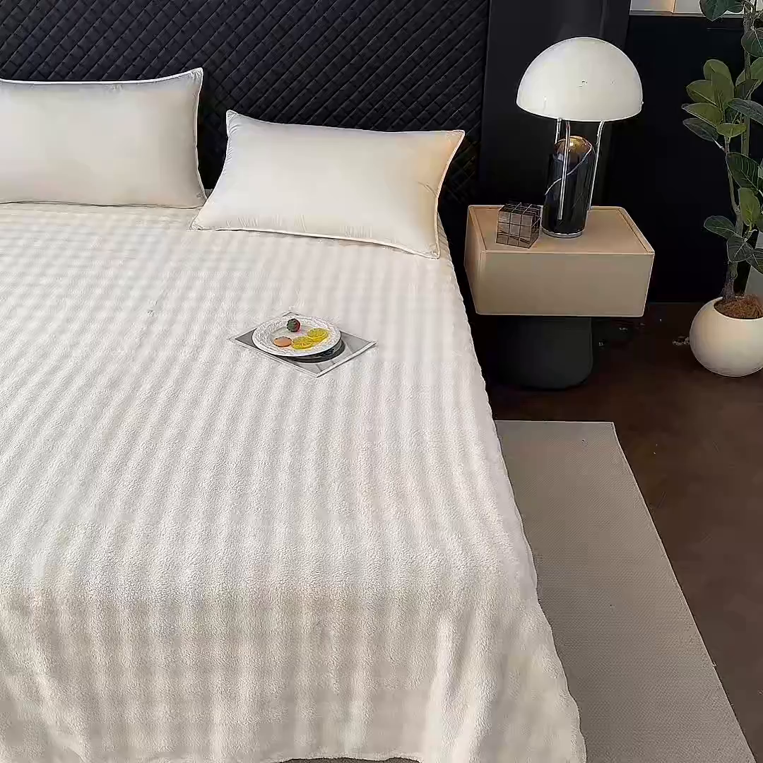 91家纺网 家纺一手货源 找家纺 欧妮家纺 2025新款亲肤舒适泡泡绒毛毯 奶白