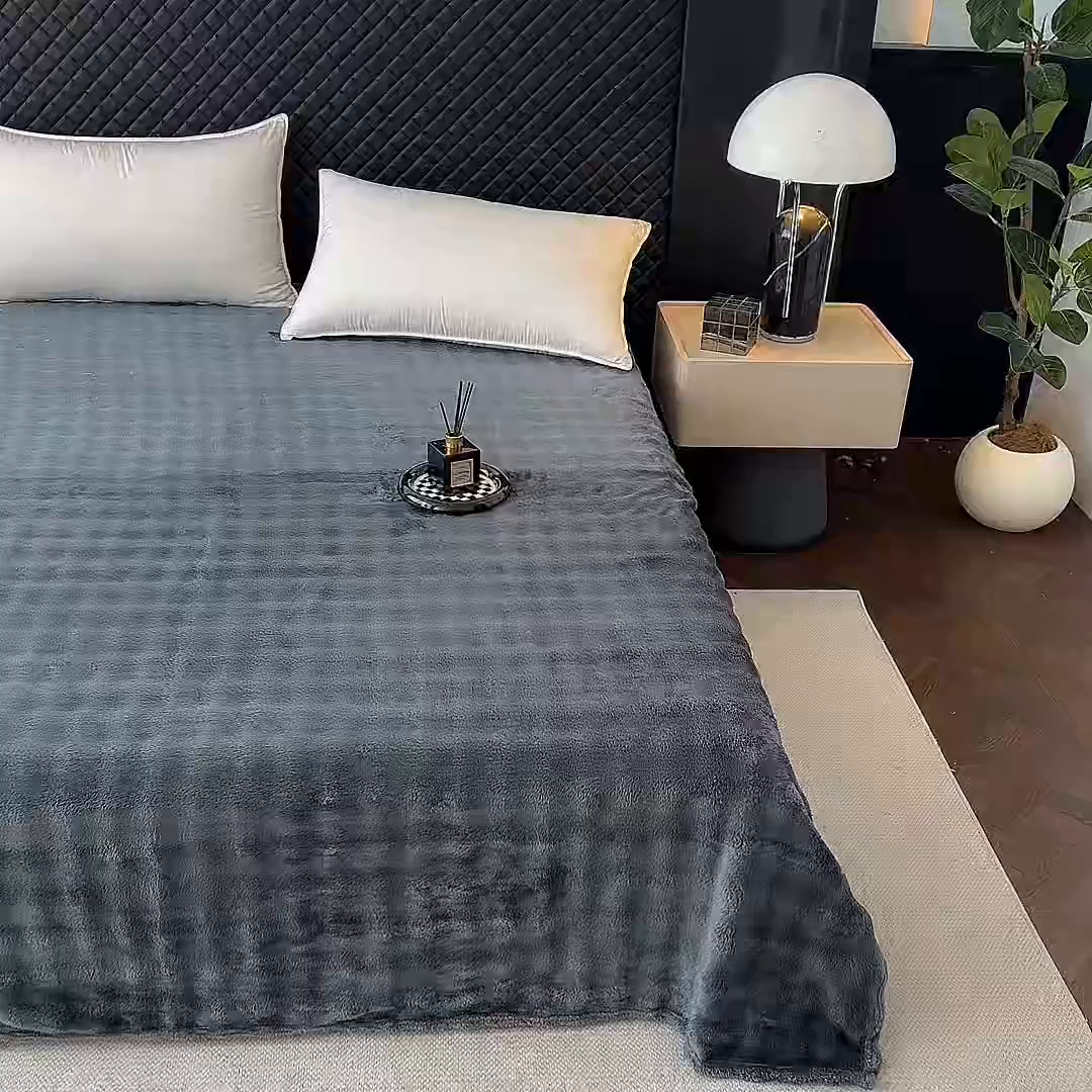 91家纺网 家纺一手货源 找家纺 欧妮家纺 2025新款亲肤舒适泡泡绒毛毯 高级灰