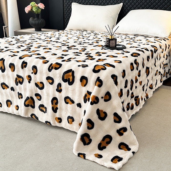 91家纺网 家纺一手货源 找家纺 欧妮家纺 2025新款亲肤舒适泡泡绒毛毯 豹纹