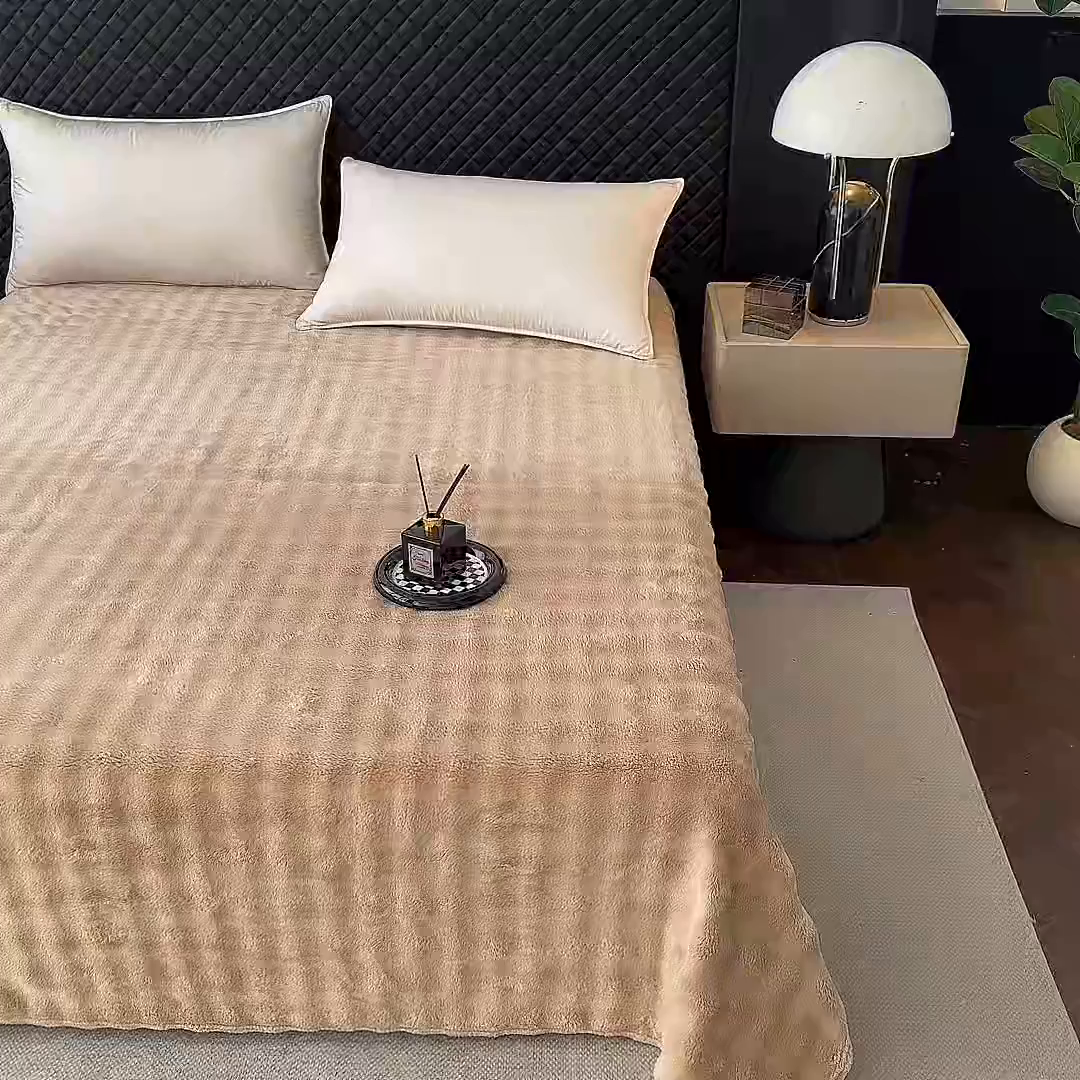 91家纺网 家纺一手货源 找家纺 欧妮家纺 2025新款亲肤舒适泡泡绒毛毯 香槟色