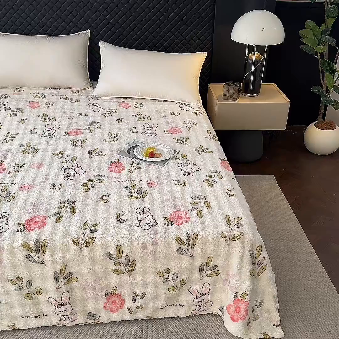 91家纺网 家纺一手货源 找家纺 欧妮家纺 2025新款亲肤舒适泡泡绒毛毯 青青小兔