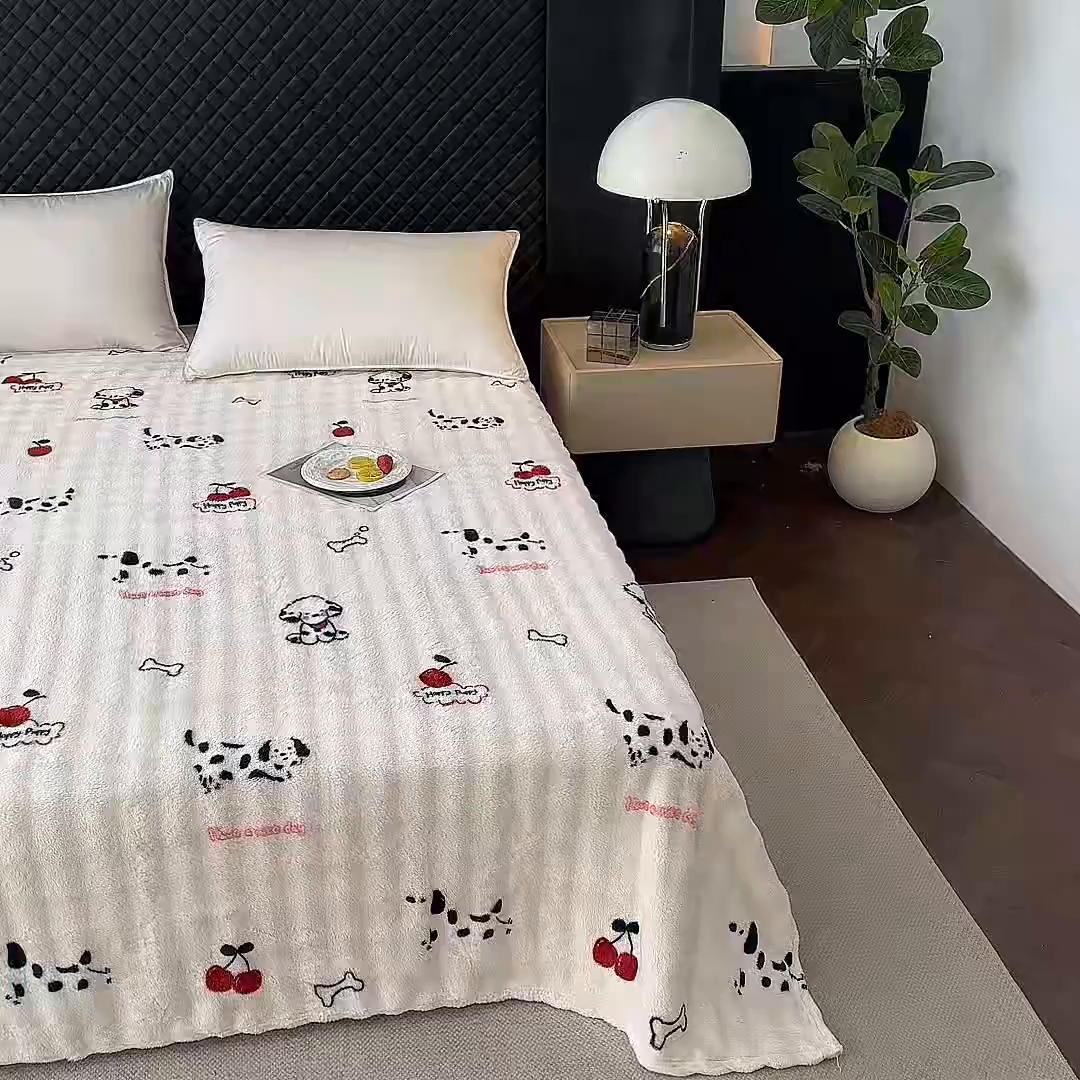 91家纺网 家纺一手货源 找家纺 欧妮家纺 2025新款亲肤舒适泡泡绒毛毯 波点萌狗