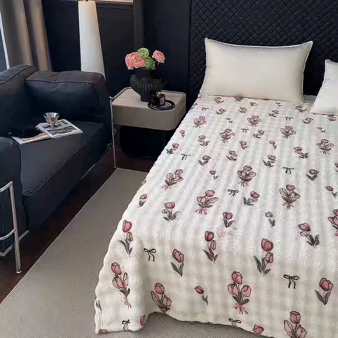 91家纺网 家纺一手货源 找家纺 欧妮家纺 2025新款亲肤舒适泡泡绒毛毯 郁金香