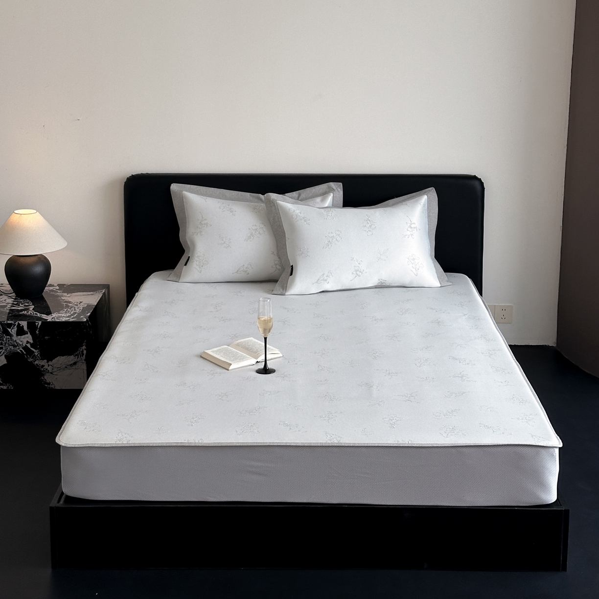 91家纺网 家纺一手货源 找家纺 三味舒屋 2026新款臻品提花冰丝席凉席席子 枝枝床笠