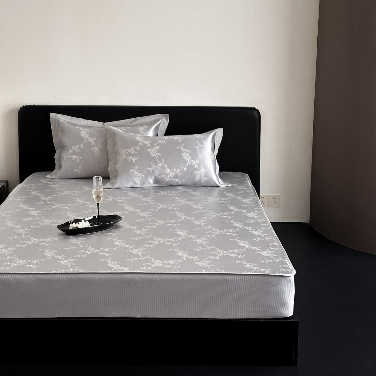 91家纺网 家纺一手货源 找家纺 三味舒屋 2026新款臻品提花冰丝席凉席席子 芙瑞亚床笠