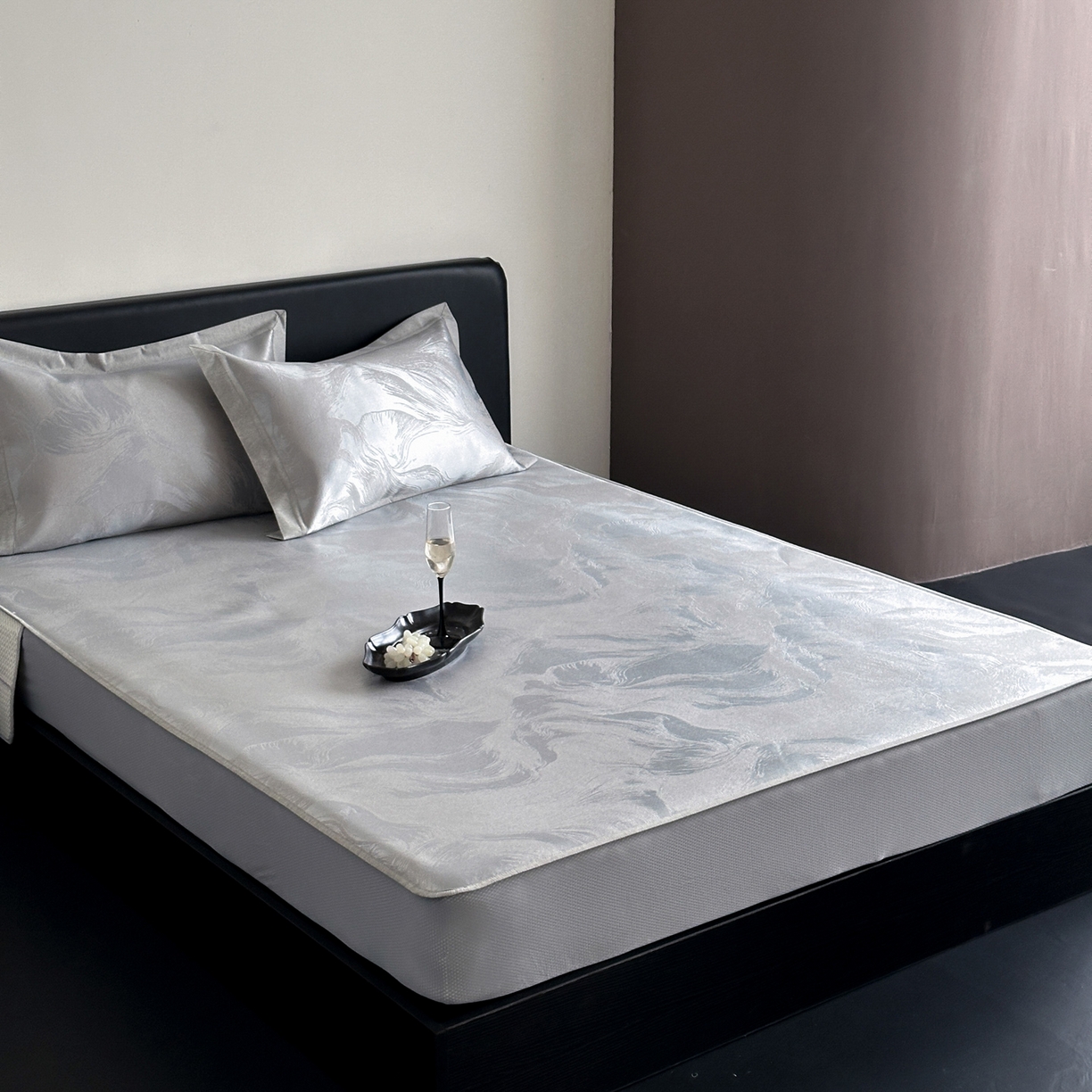 91家纺网 家纺一手货源 找家纺 三味舒屋 2026新款臻品提花冰丝席凉席席子 雾影床笠