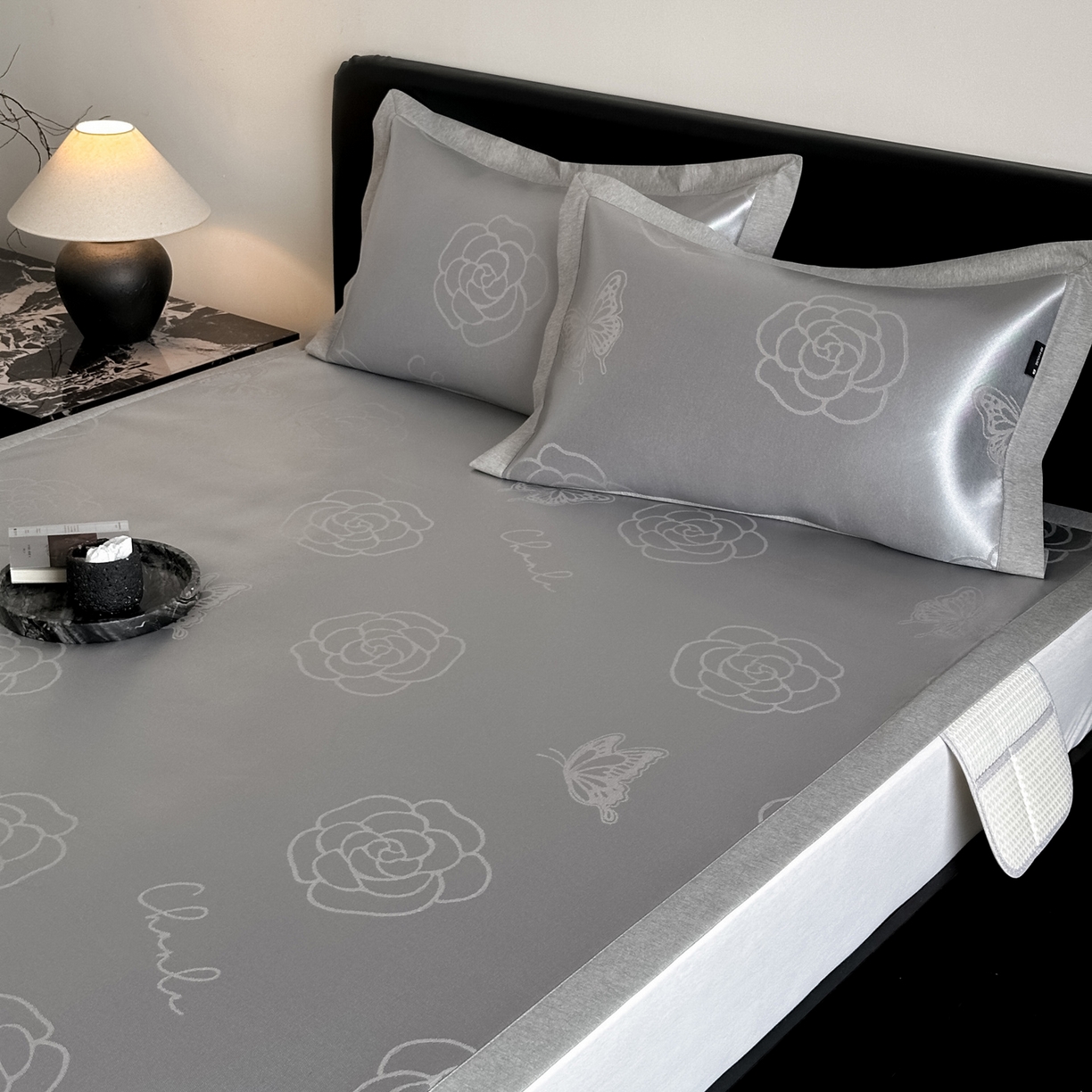 91家纺网 家纺一手货源 找家纺 三味舒屋 2026新款臻品提花冰丝席凉席席子 茶与蝶床席