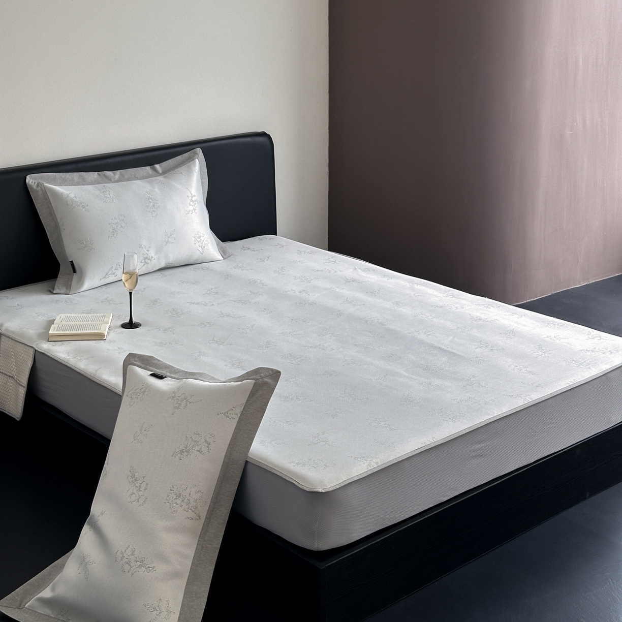 91家纺网 家纺一手货源 找家纺 三味舒屋 2026新款臻品提花冰丝席凉席席子 枝枝床笠